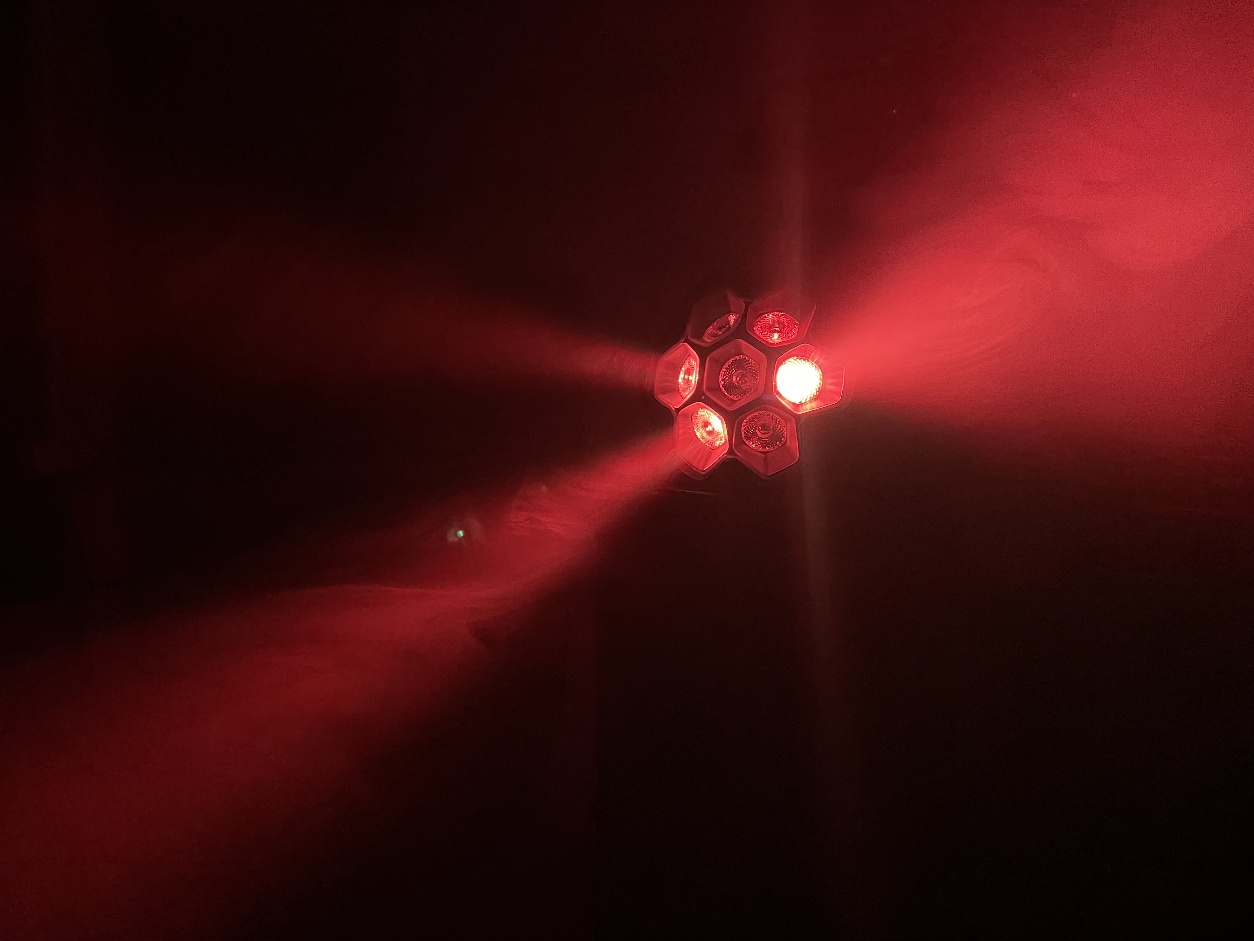 Rotes Partylicht mit Nebel